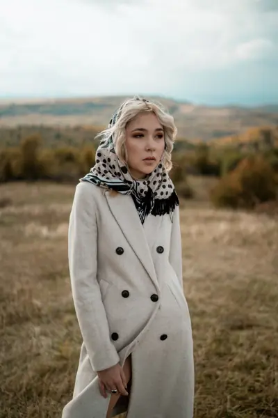 Machiaj pentru ședință foto, stil Lumină naturală, realizat de Iulia Mardare
