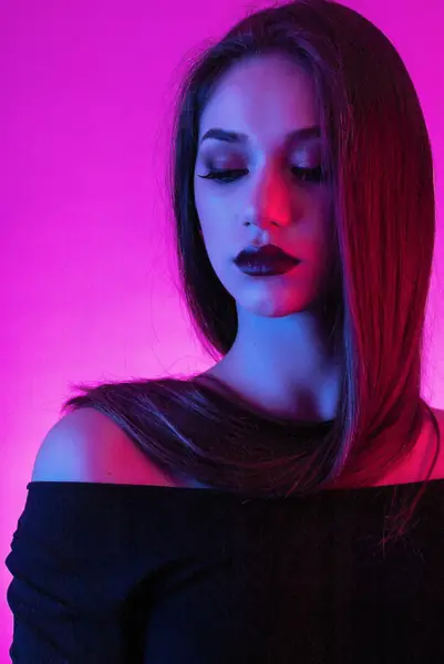 Machiaj pentru ședință foto, stil Color blocking, realizat de Iulia Mardare