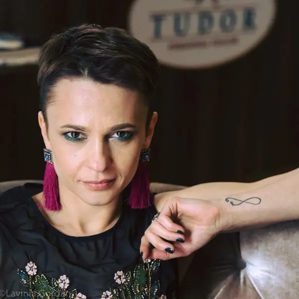 Machiaj pentru ședință foto, stil Editorial, realizat de Iulia Mardare