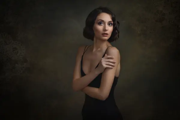 Machiaj pentru ședință foto, stil Low-key, realizat de Iulia Mardare