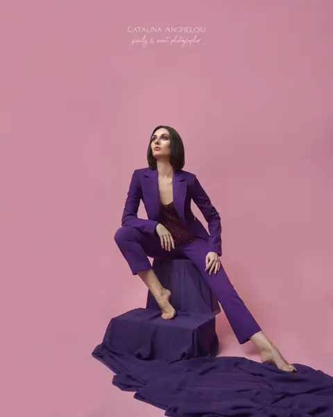 Machiaj pentru ședință foto, stil Color blocking, realizat de Iulia Mardare