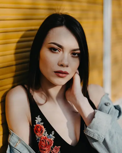 Machiaj pentru ședință foto, stil Lumină naturală, realizat de Iulia Mardare