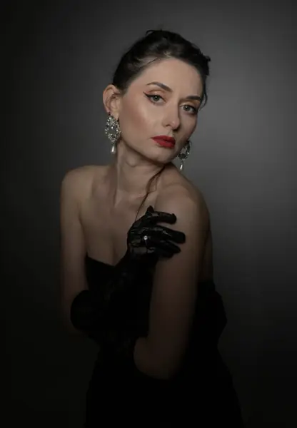 Machiaj pentru ședință foto, stil Low-key, realizat de Iulia Mardare