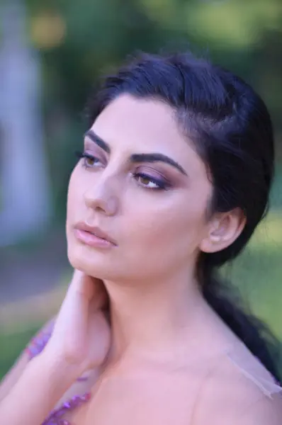 Machiaj pentru ședință foto, stil Lumină naturală, realizat de Iulia Mardare