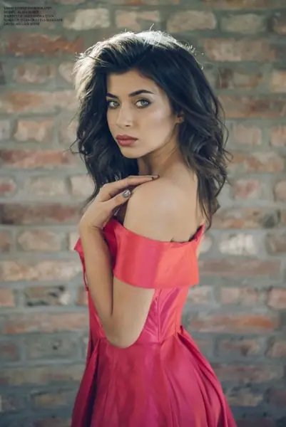 Machiaj pentru ședință foto, stil Color blocking, realizat de Iulia Mardare