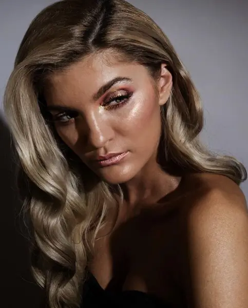 Machiaj pentru ședință foto, stil Beauty close-up, realizat de Iulia Mardare