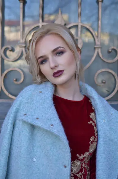 Machiaj pentru ședință foto, stil Lumină naturală, realizat de Iulia Mardare